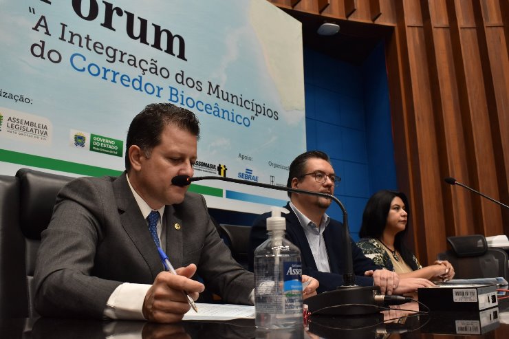 Imagem: O Painel I foi incialmente mediado pelo deputado Renato Câmara