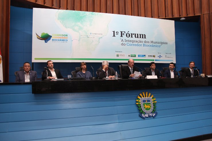 Imagem: No último painel desta quinta-feira, especialistas do Brasil, Chile, Paraguai e Argentina falaram sobre características econômicas de regiões de seus países