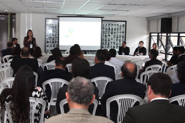 Imagem: Nicole Facuri, do Ministério do Turismo, é uma das palestrantes na mesa sobre Turismo, Conectividade e Cultura