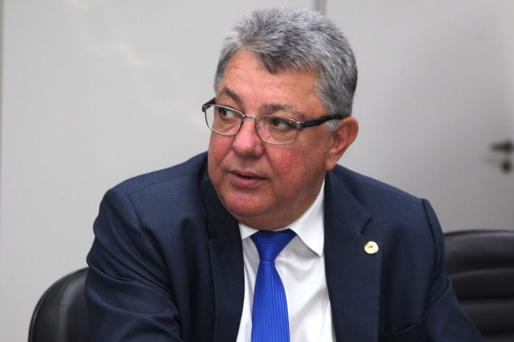 Imagem: O deputado Evander Vendramini é o autor de ambas matérias que homenageiam personalidades locais