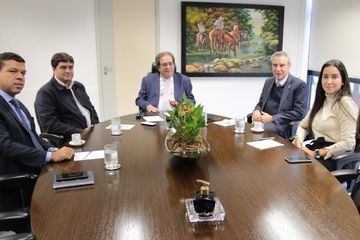 Imagem: Na reunião, o esboço do projeto de lei foi mostrado ao presidente Paulo Corrêa e aos demais participantes