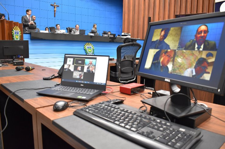 Imagem: A reunião ordinária da CCJR é realizada de forma mista, presencial e online