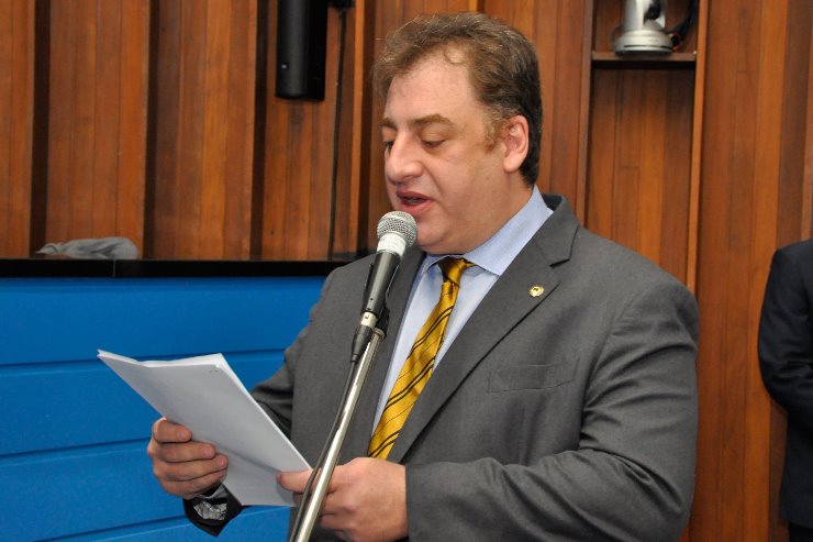 Imagem: Deputado Neno Razuk, autor do projeto, defende a necessidade de conscientização e combate ao preconceito em relação à doença