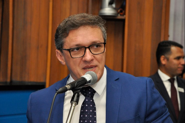 Imagem: Deputado Lucas de Lima é o autor do projeto de lei que presta homenagem à cantora Delinha, falecida no dia 16 de junho deste ano