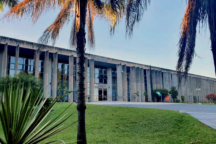 Imagem: Lei regulamento dispositivo da Constituição Estadual, que dispõe sobre remuneração dos servidores da Assembleia Legislativa