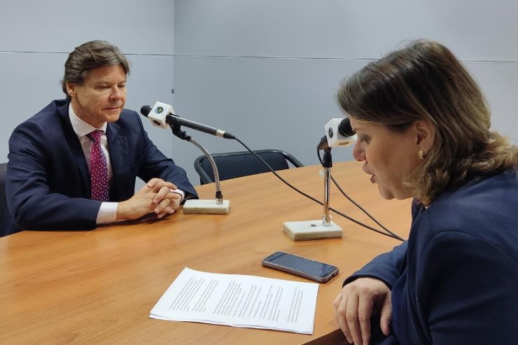 Imagem: O entrevistado do Direto ao Assunto é o deputado Paulo Duarte (PSB)