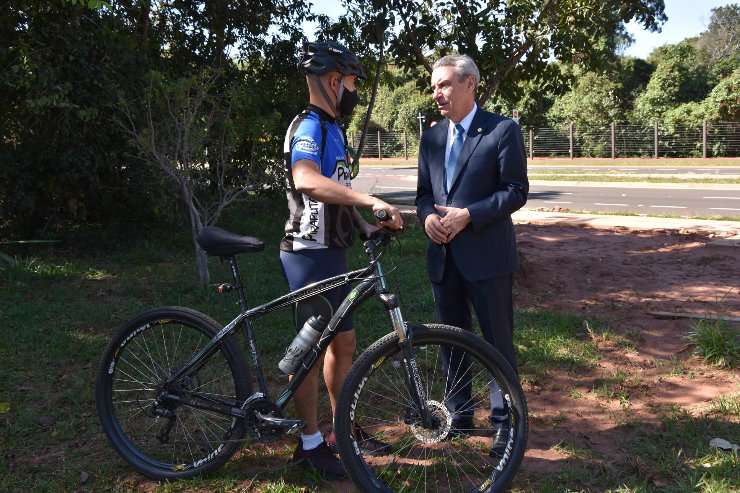 Imagem: Presidente apresentou a indicação em nome da Casa para a construção do Centro. Servidor Elton utiliza a bike para vir trabalhar há mais de 2 anos