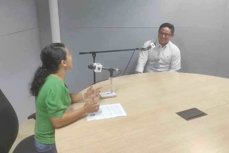 Imagem: Rádio ALEMS traz entrevista com o diretor técnico do Hospital de Câncer Alfredo Abrão, o médico oncologista, Gustavo Ianaze