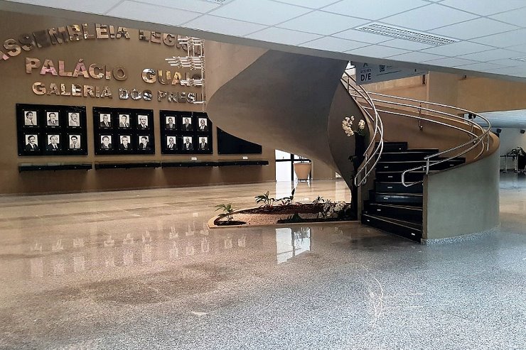 Imagem: Recepção da Assembleia Legislativa de Mato Grosso do Sul; na Casa de Leis, serão votados sete projetos nesta terça-feira
