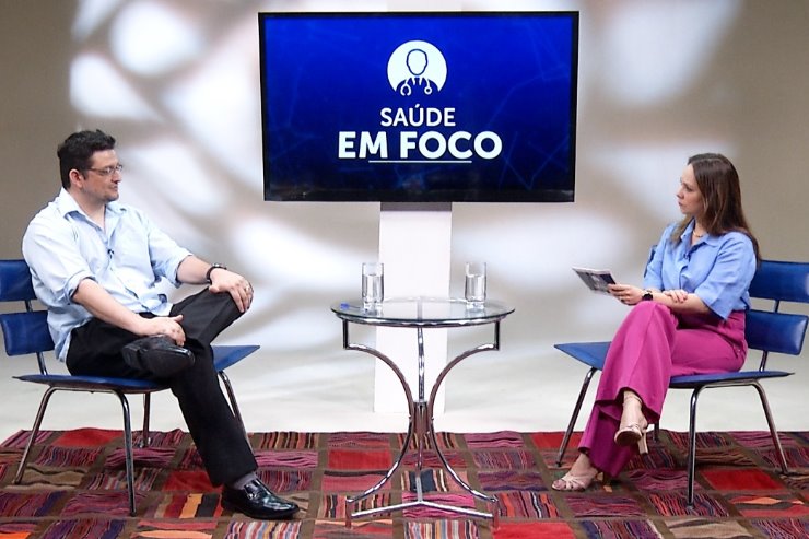 Imagem: O neurologista Omar Gurrola aborda sobre o tratamento da esclerose múltipla, doença crônica que afeta o sistema nervoso central 