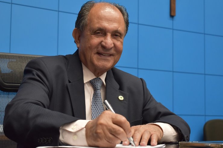 Imagem: Deputado foi reconhecido pelo trabalho realizado e reeleito 1º secretário da Mesa Diretora por quatro vezes