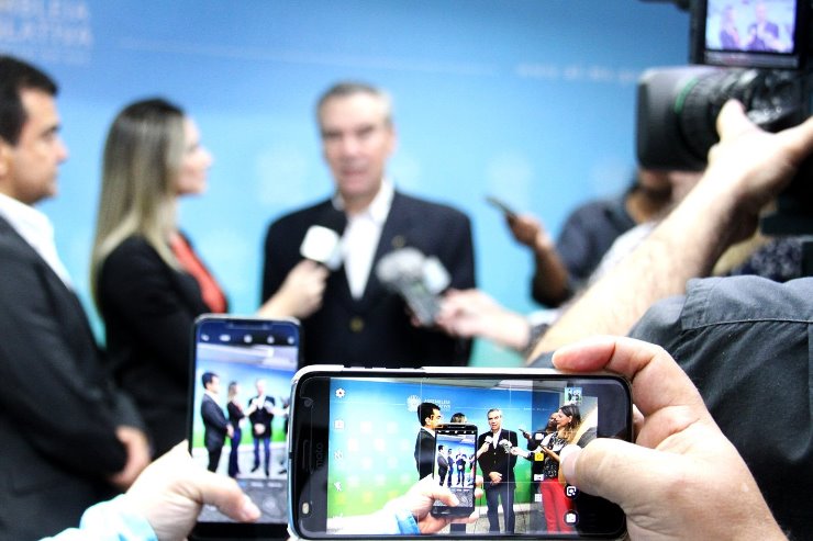 Imagem: Além de acompanhar as atividades parlamentares, a equipe de Comunicação da ALEMS produz materiais com temáticas sociais