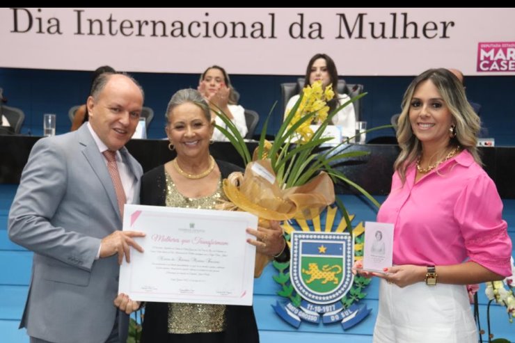 Imagem: homenageada, dona Neura Fassini, mãe de coração do deputado Junior Mochi. 