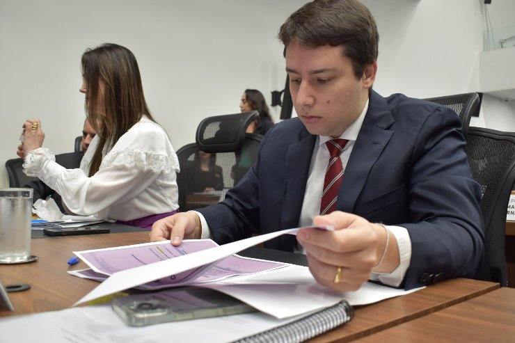 Imagem: Deputado João Henrique apresentou a proposta na sessão plenária desta quinta-feira