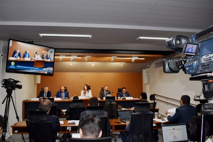 Imagem: CCJR é transmitida ao vivo pelo YouTube e Facebook oficiais da Casa de Leis