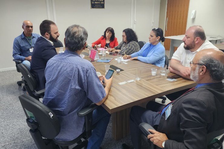 Imagem: Em reunião, presidida pela deputada Gleice Jane, representante do Governo Federal falou sobre edital que investirá R$ 30 milhões em todo o país