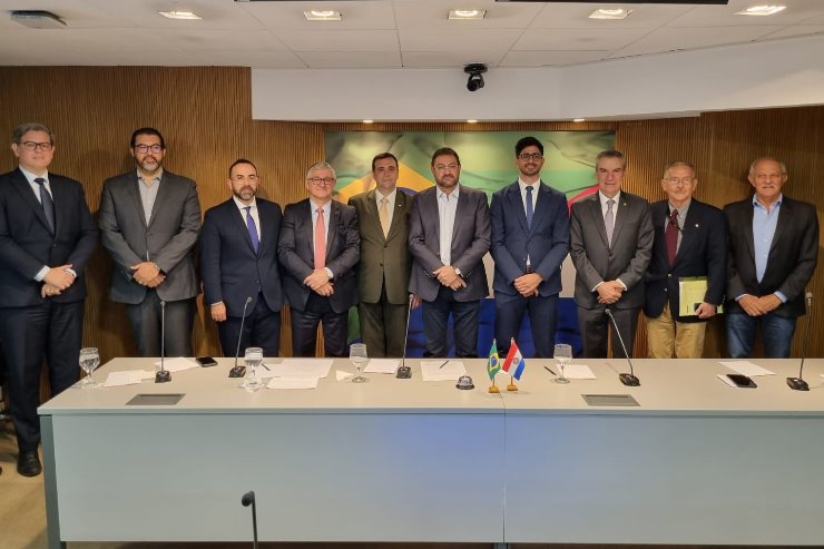 Imagem: O encontro contou com a presença de autoridades e empresários brasileiros e paraguaios