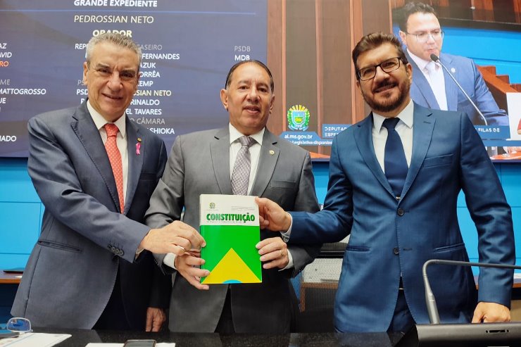 Imagem: O aniversário de 35 anos da aclamada Constituição Cidadão foi lembrado pelos deputados estaduais 