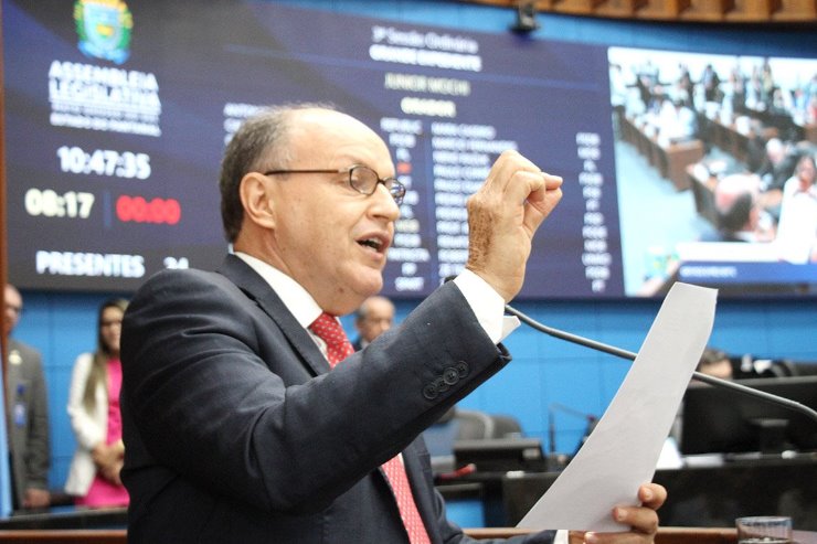 Imagem: Indignado, Mochi disse na tribuna que "aprovar a repactuação é premiar a inadimplência"