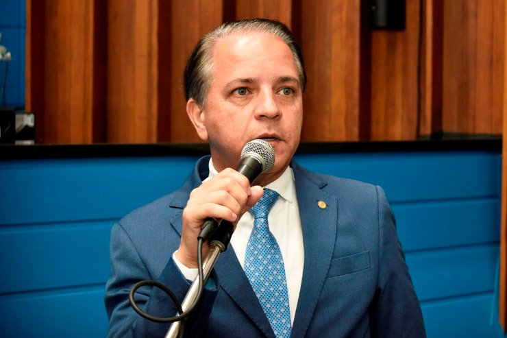 Imagem: Deputado Coronel David, coordenador das três frentes parlamentares, durante sessão plenária na ALEMS