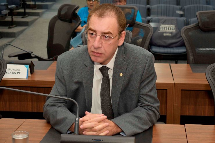 Imagem: Deputado Neno Razuk, autor da proposta, na sessão plenária da Assembleia Legislativa nesta terça-feira