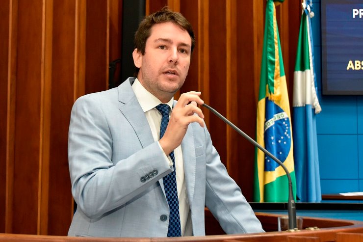 Imagem: Deputado João Henrique, autor do projeto, durante uso da palavra em sessão plenária na ALEMS