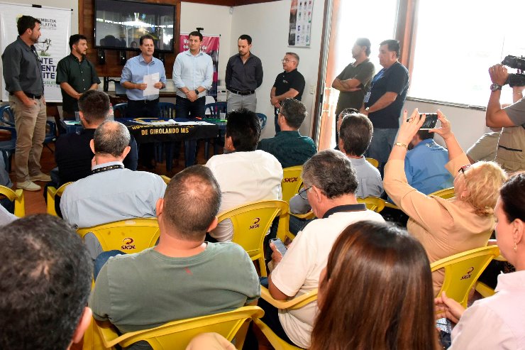 Imagem: Durante reunião ordinária na Expogrande, técnicos e participantes discutiram ações para melhorias da produção leiteira no Estado 