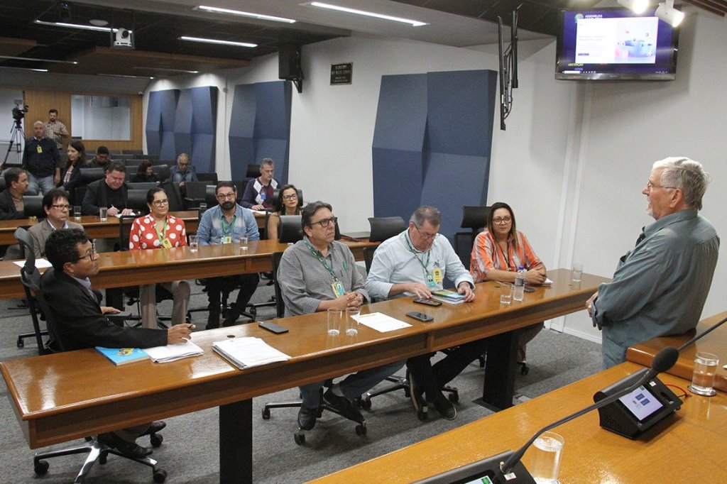 Imagem: Coordenada pelo deputado Zeca do PT, presidente da Comissão, reunião foi realizada no plenarinho da Assembleia Legislativa