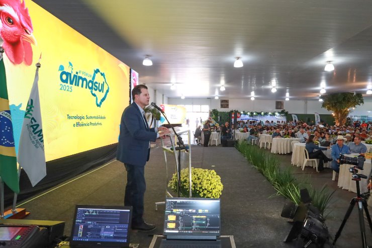 Imagem: Durante o evento, o deputado reforçou o compromisso com a segurança sanitária, especialmente após a confirmação do primeiro foco de gripe aviária em granja comercial no Brasil, noticiado nesta sexta-feira.