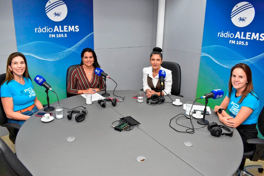 Imagem: Mônica Riedel, Kátia Claro e Kassilene Cardadeiro foram entrevistadas pela jornalista Karine Kortez, que comanda o programa Direto ao Assunto, da Rádio ALEMS