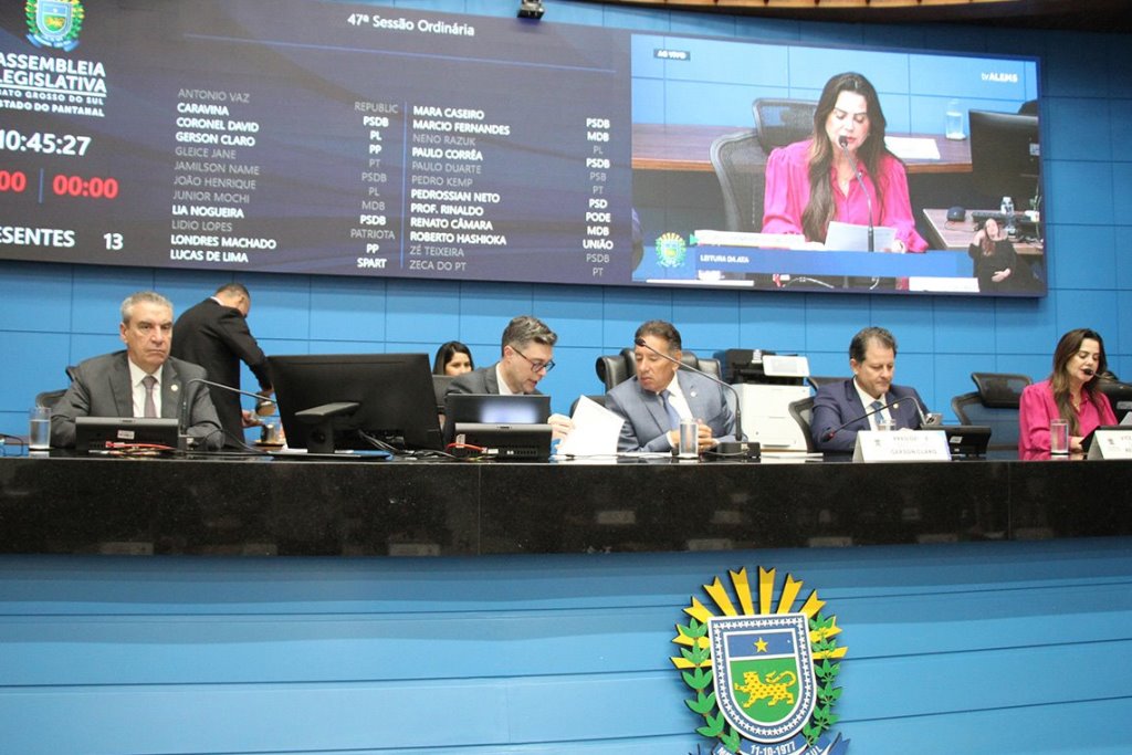 Imagem: A Mesa Diretora conduz as sessões ordinárias no Plenário Júlio Maia