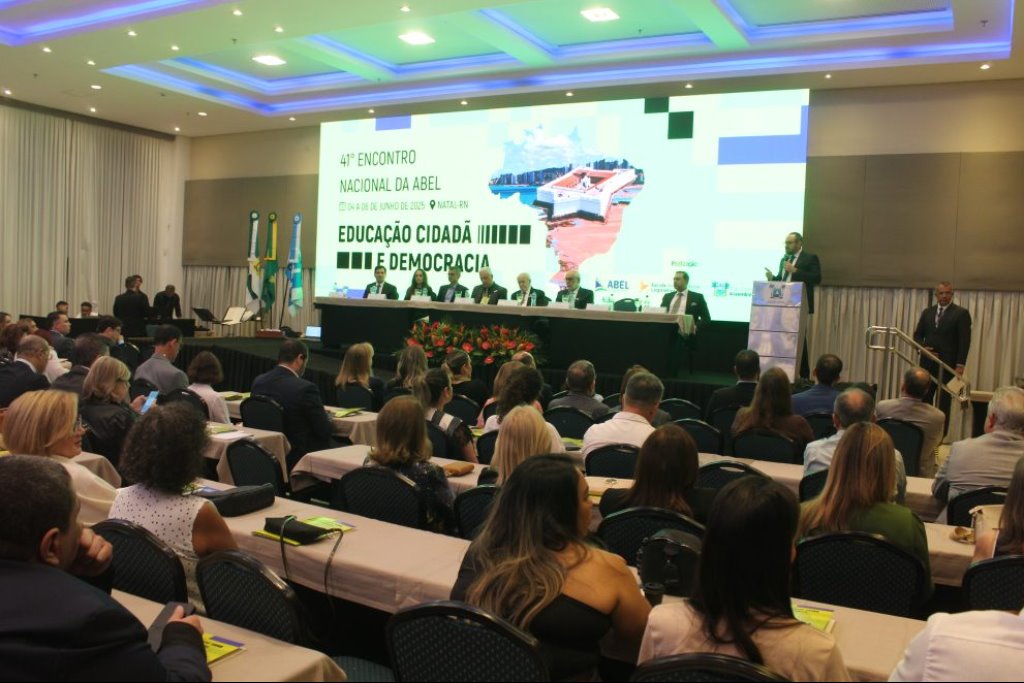 Imagem: Com o tema “Educação Cidadã e Democracia”, o evento reúne representantes de escolas legislativas e de contas do Brasil