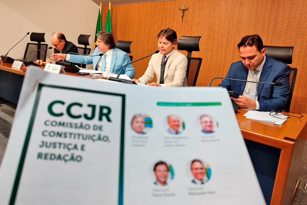 Imagem: Reunião ordinária da CCJR aconteceu nesta quarta-feira, no Plenarinho Nelito Câmara