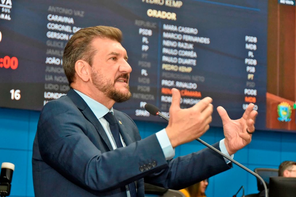 Imagem: Pedro Kemp subiu à tribuna para se solidarizar com patriotas chamados de malucos 