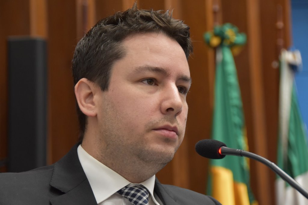 Imagem: Deputado João Henrique, autor da proposta, durante uso da palavra na sessão plenária da ALEMS
