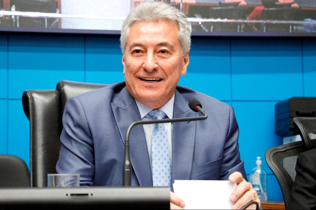 Imagem: Deputado Roberto Hashioka, propositor da sessão solene, durante a cerimônia realizada no ano passado