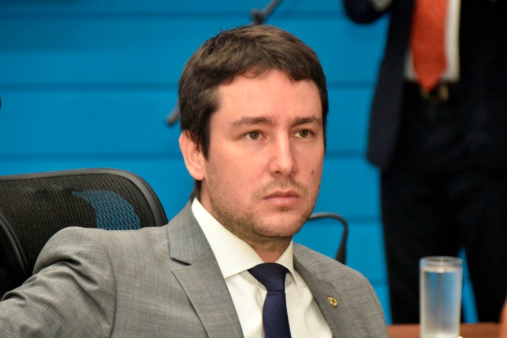 Imagem: Preocupado com a prática do balonismo no Estado, sem normas vigentes, João Henrique protocola matéria na ALEMS