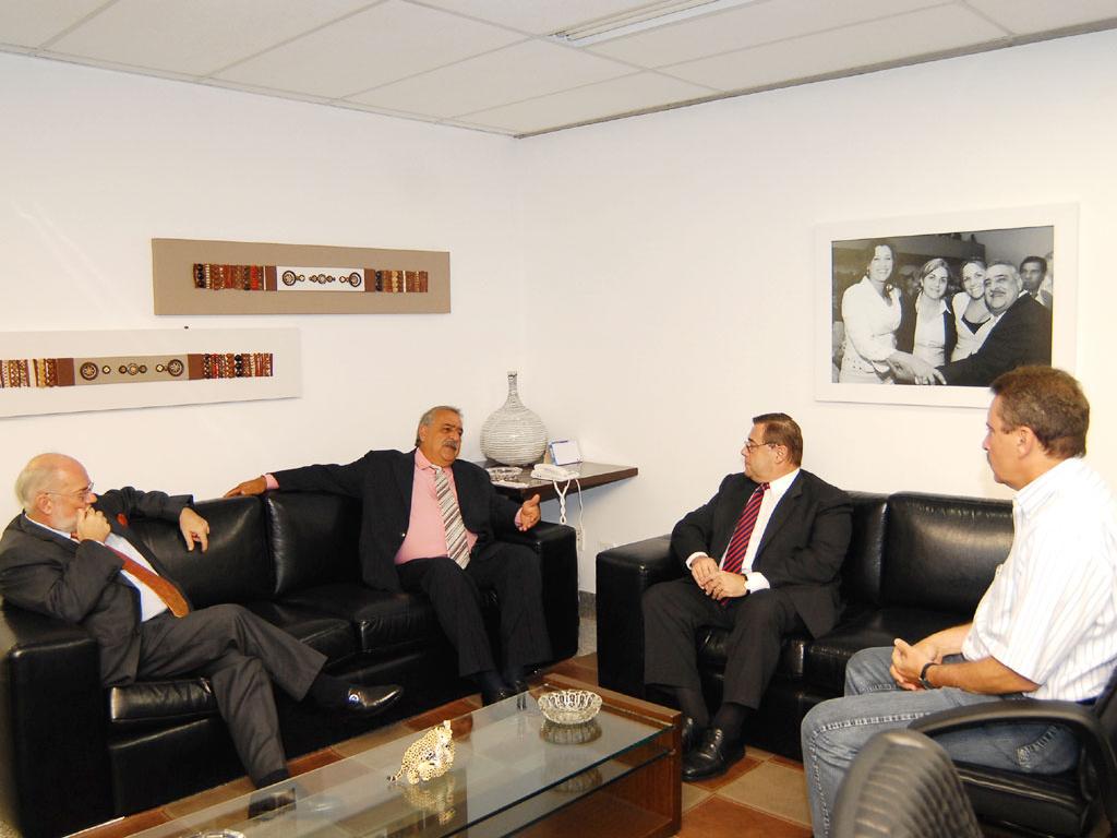 Imagem: Deputados Jerson Domingos e Paulo Corrêa recepcionaram o embaixador