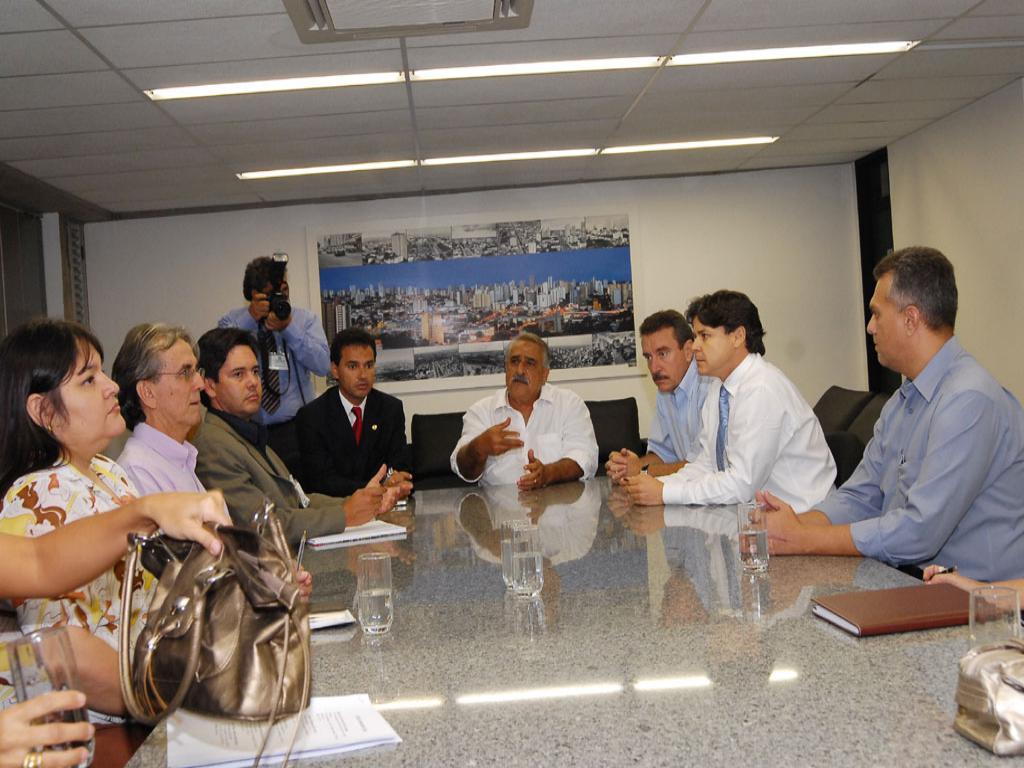 Imagem: Deputados e representantes de entidades reuniram-se na Assembléia