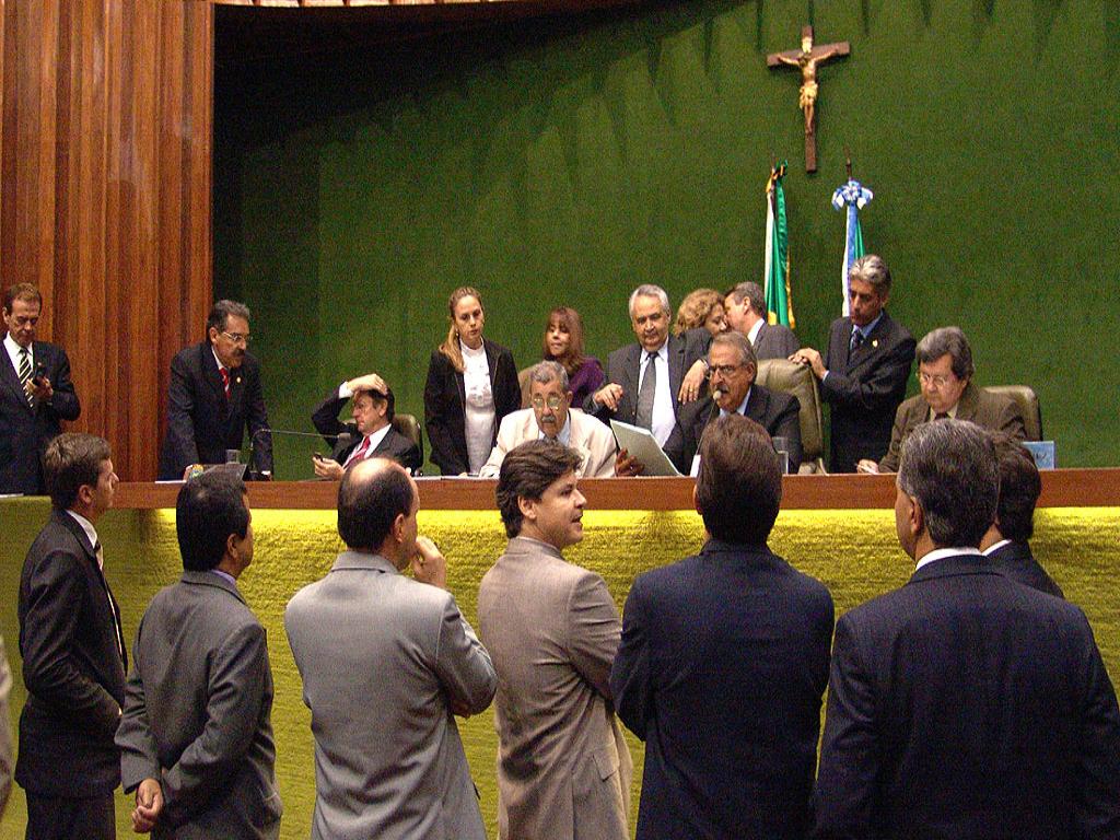 Imagem: Deputados em sessão plenária