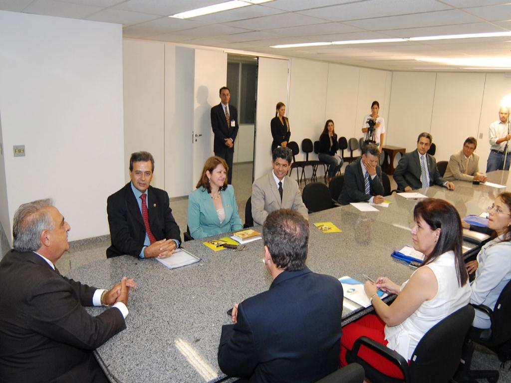 Imagem: Presidente do legislativo, Jerson Domingos, comanda reunião sobre energia
