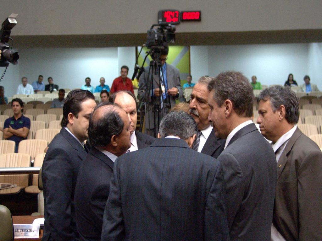 Imagem: Deputados em sessão plenária