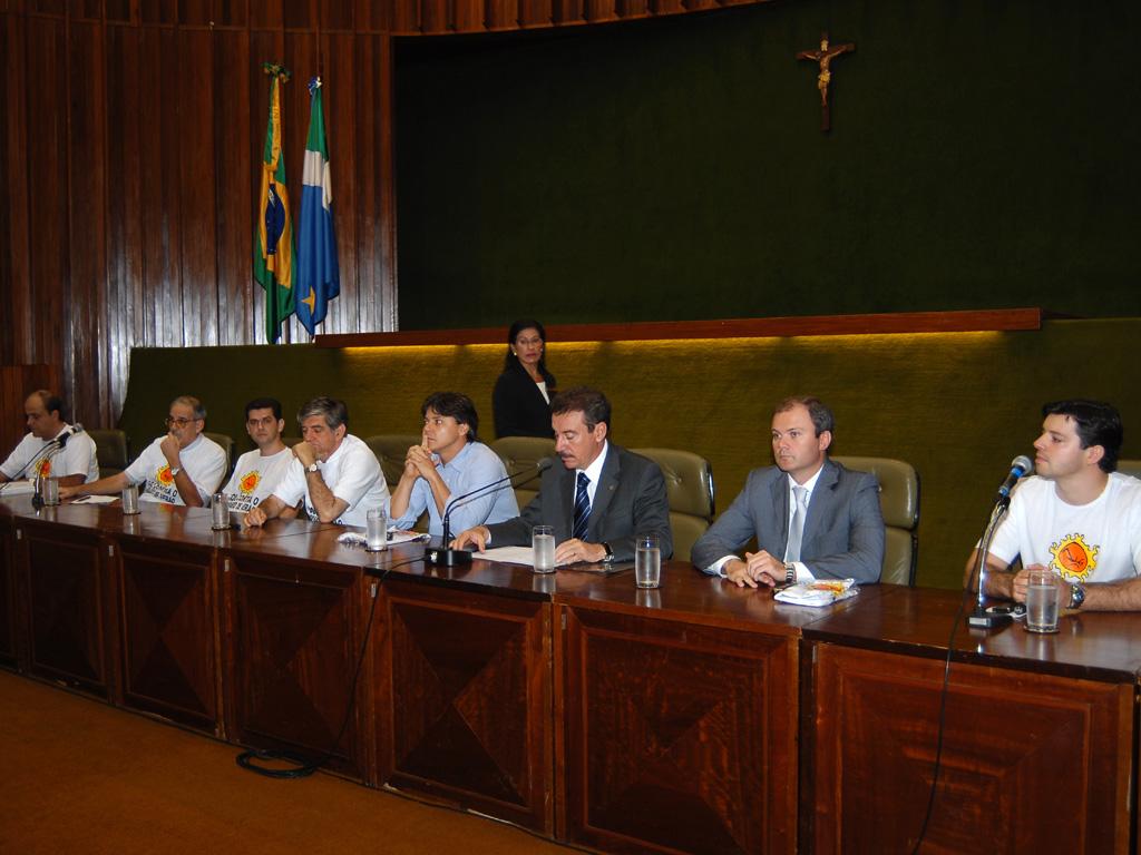 Imagem: Reunião para discussão do horário de verão. 