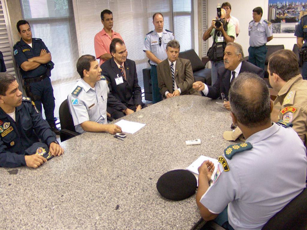 Imagem: Oficiais querem garantir benefícios e tratamento igualitário