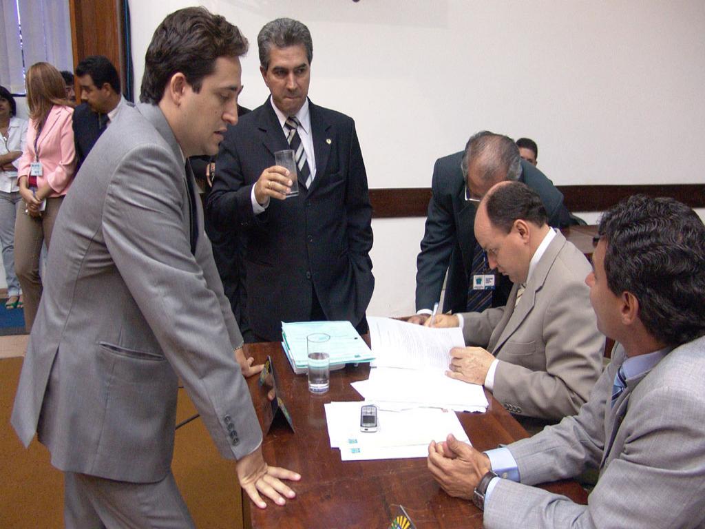 Imagem: Deputados em sessão plenária