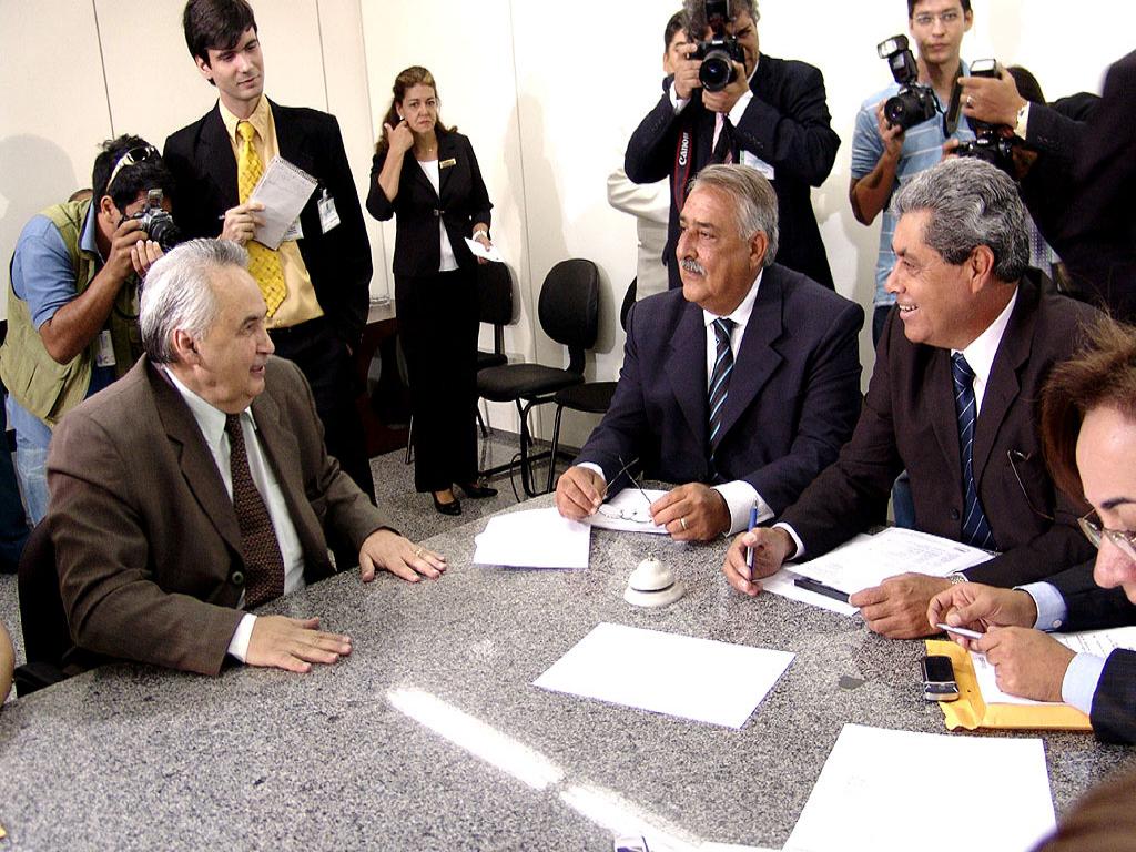 Imagem: Deputado Londres Machado, deputado Jerson Domingos e governador André Puccinelli