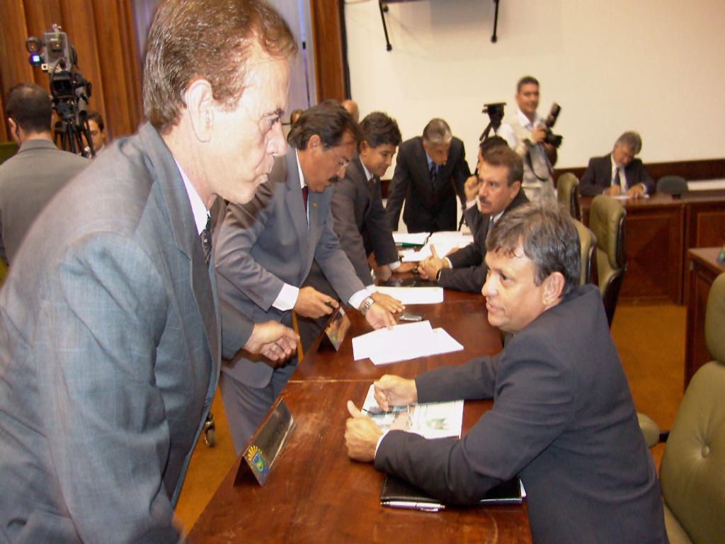 Imagem: Deputados em sessão plenária