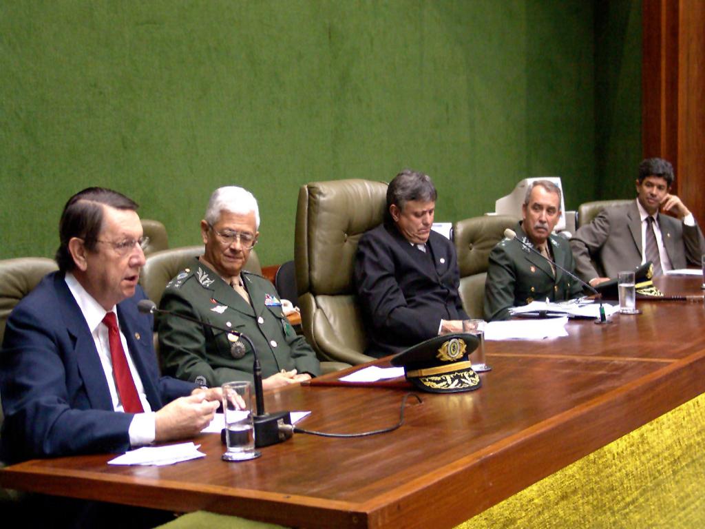 Imagem: Dep. Ari Rigo, discursando na sessão plenária