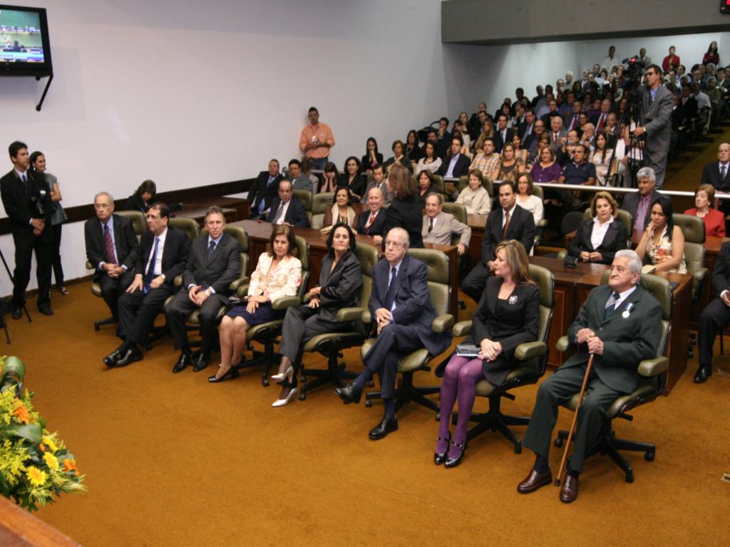Imagem: Personalidades homenageadas durante sessão solene