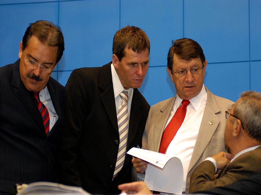 Imagem: Deputados analisam amanhã 18 projetos e quatro vetos